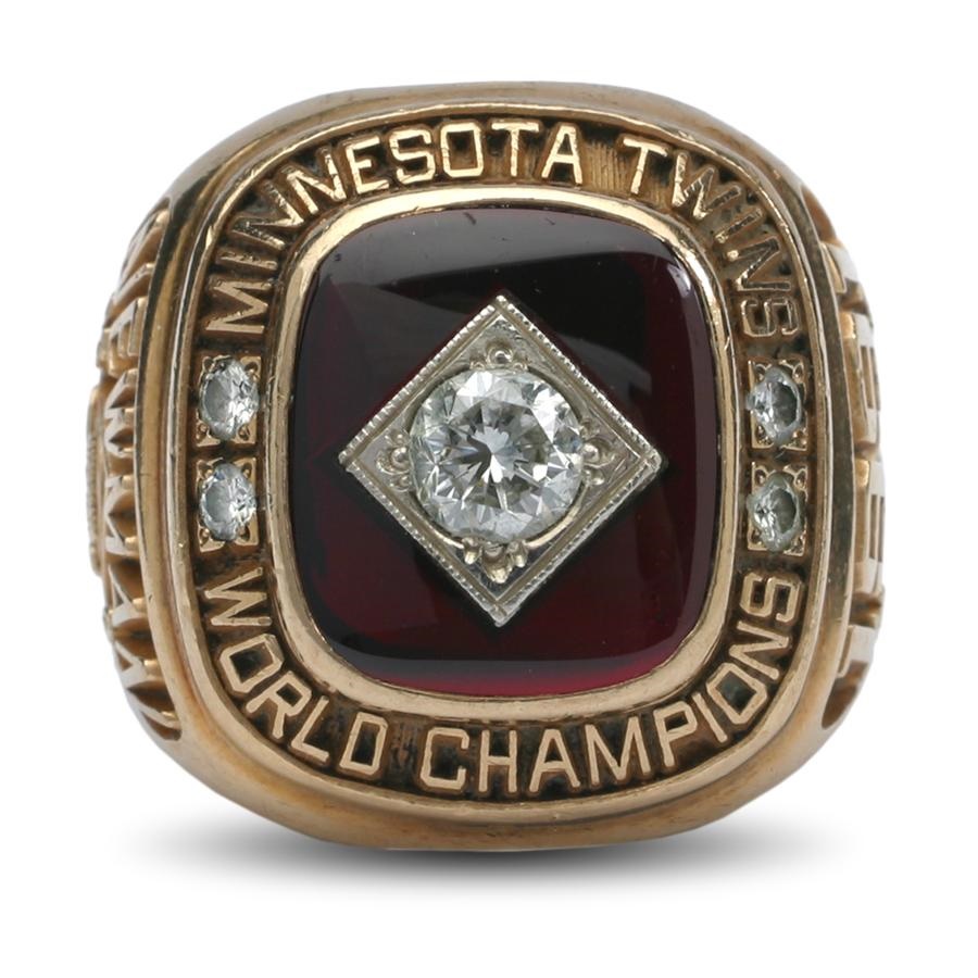 The Fred Budde Collection - Al Newman's 1991 World Series Ring
