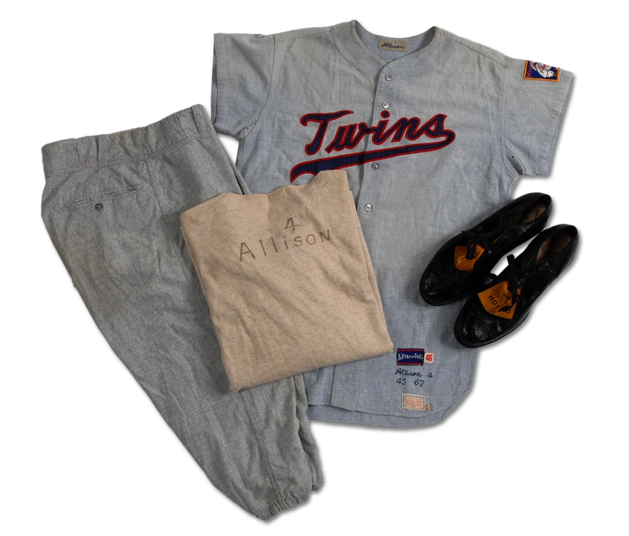 - 1967 Bobby Allison Complete Uniform