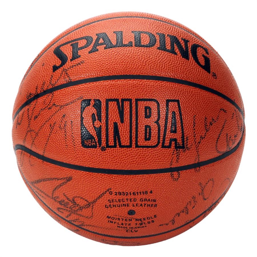 Basketball - 1995-96 Chicago Bulls Team Signed Basketball