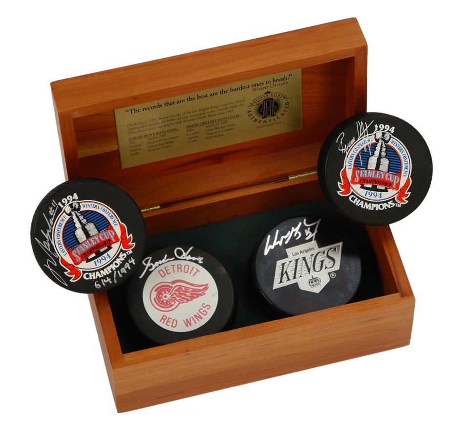Hockey - Hockey Autographed Pucks Including Gretzky & Howe Upper Deck(4)