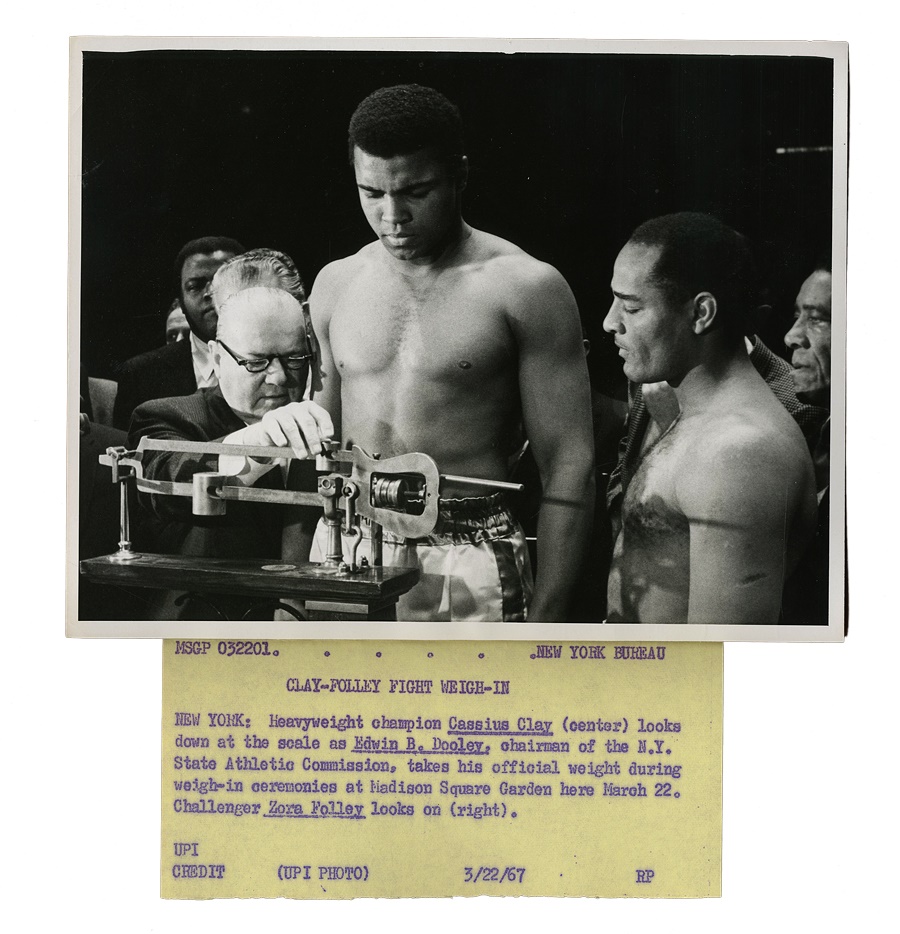 The Ike Kuhns Collection - 1967 Muhammad Ali vs. Zora Folley Wire Photos (15)