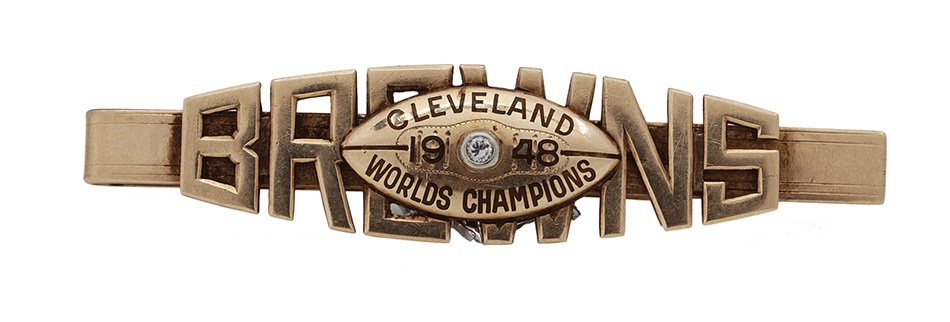 - 1948 Cleveland Browns 10k Gold Tie-Bar Presented to Players