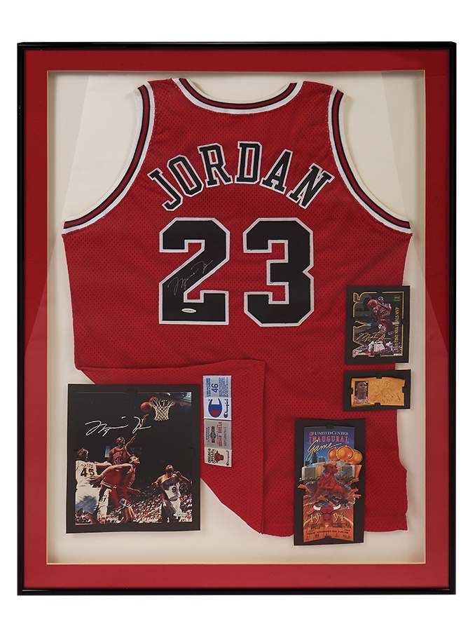 - Michael Jordan Signed Jersey and Photo Display(UDA)