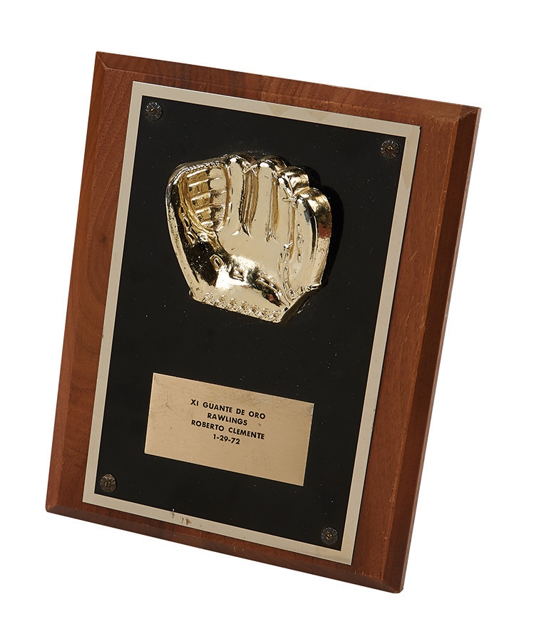 - 1972 Robert Clemente Puerto Rican Rawlings Gold Glove Award