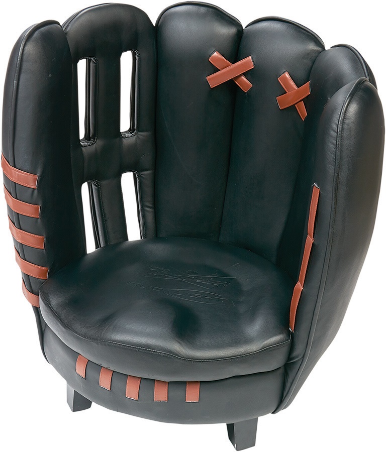 - 2009 All Star Game Budweiser Beer Giant Leather Baseball Glove Chair