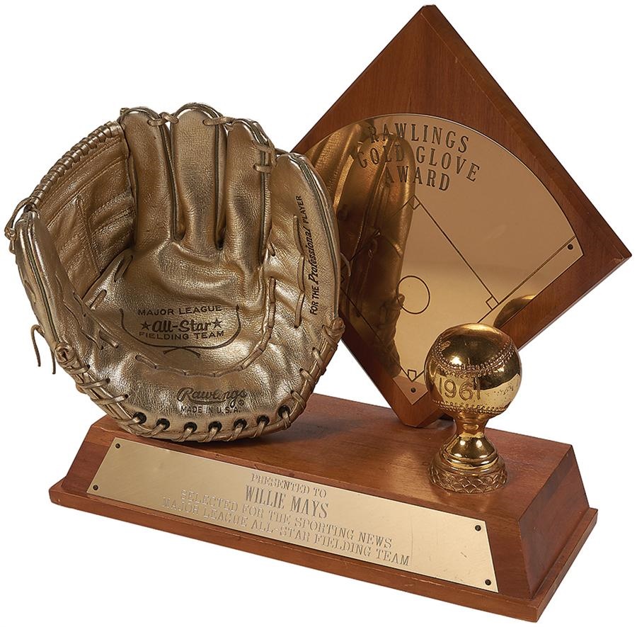 Sports Rings And Awards - 1961 Willie Mays Rawlings Gold Glove Award