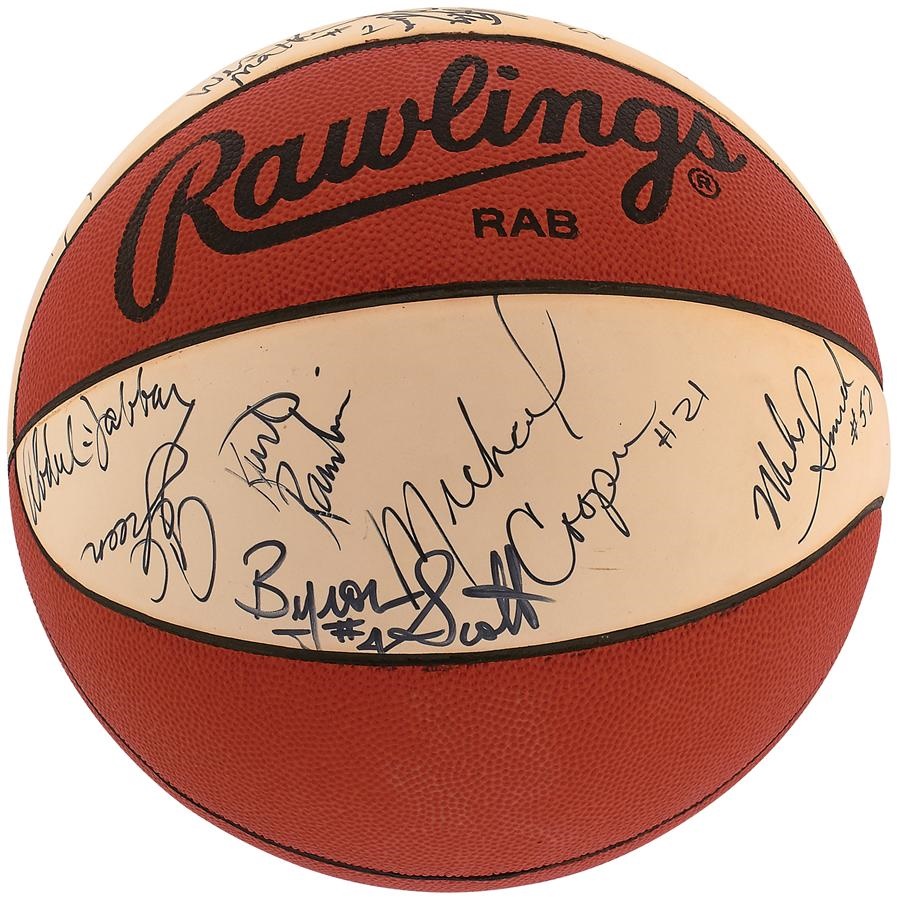 - 1987-88 World Champion Los Angeles Lakers Team Signed Basketball