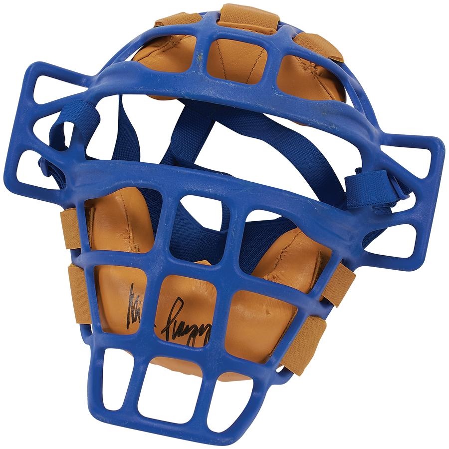 - Mike Piazza Los Angeles Dodgers Game Worn Cather's Mask