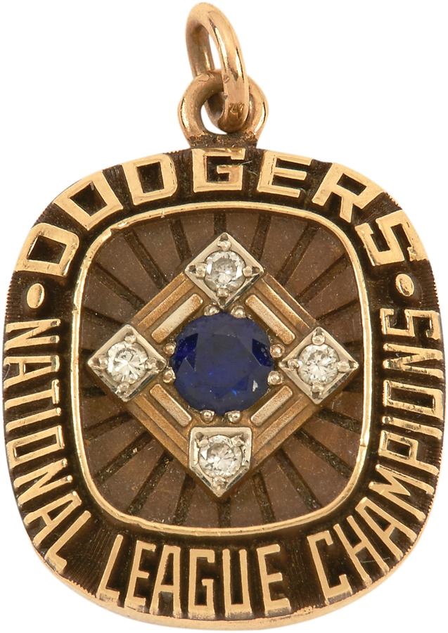 Sports Rings And Awards - 1977 Los Angeles Dodgers National League Champions Pendant