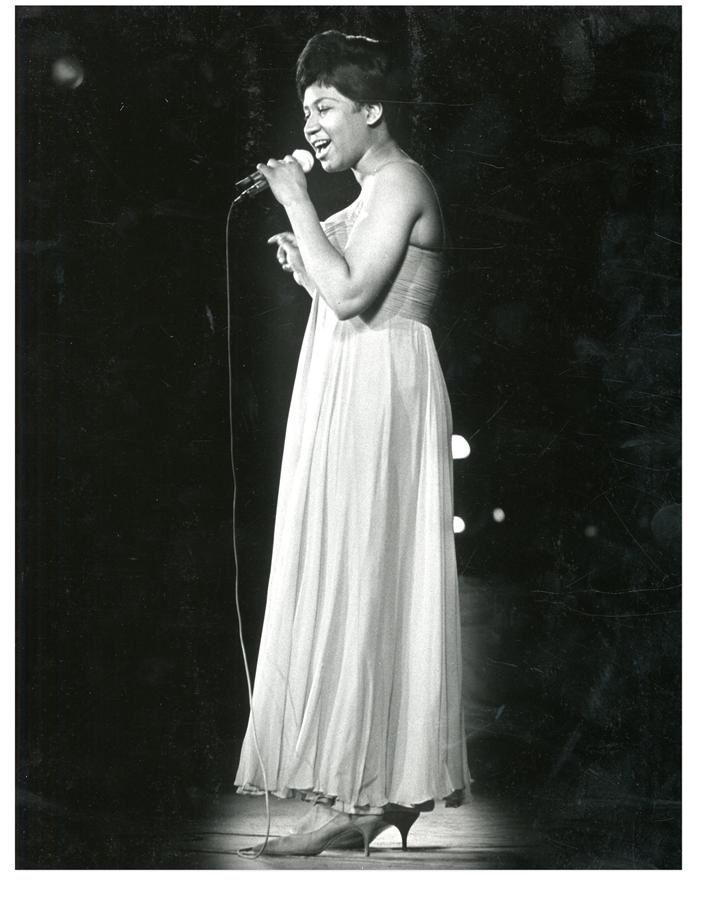 - 1960s Aretha Franklin Oversized Exceptional Quality 11x14" Vintage Photograph