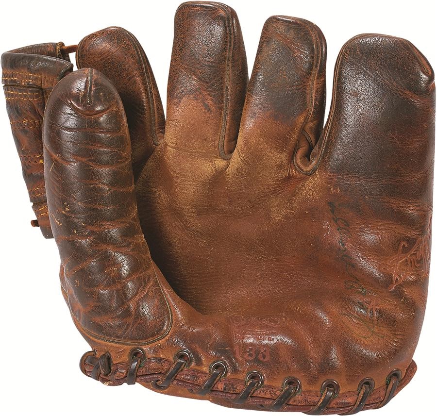 Joe DiMaggio Signed Glove (PSA/DNA)