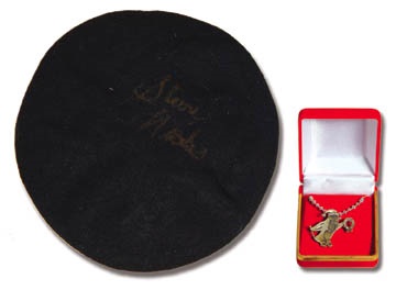 Fleetwood Mac - Stevie Nicks Signed Beret And Necklace (2)
