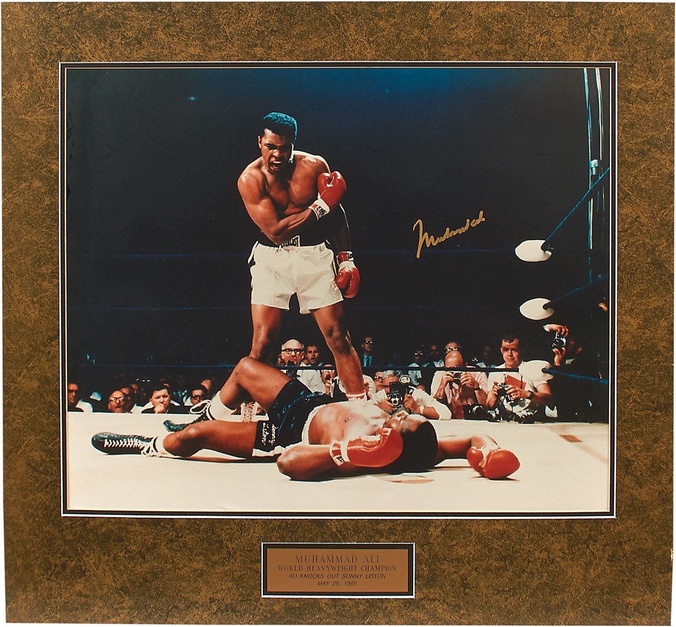- Muhammad Ali Signed Iconic Photo Over Sonny Liston PSA/DNA Graded: 10