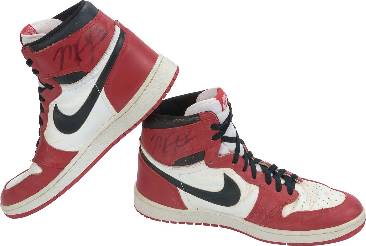 - 1985 Michael Jordan Signed Nike Air Jordan I Sneakers (JSA)