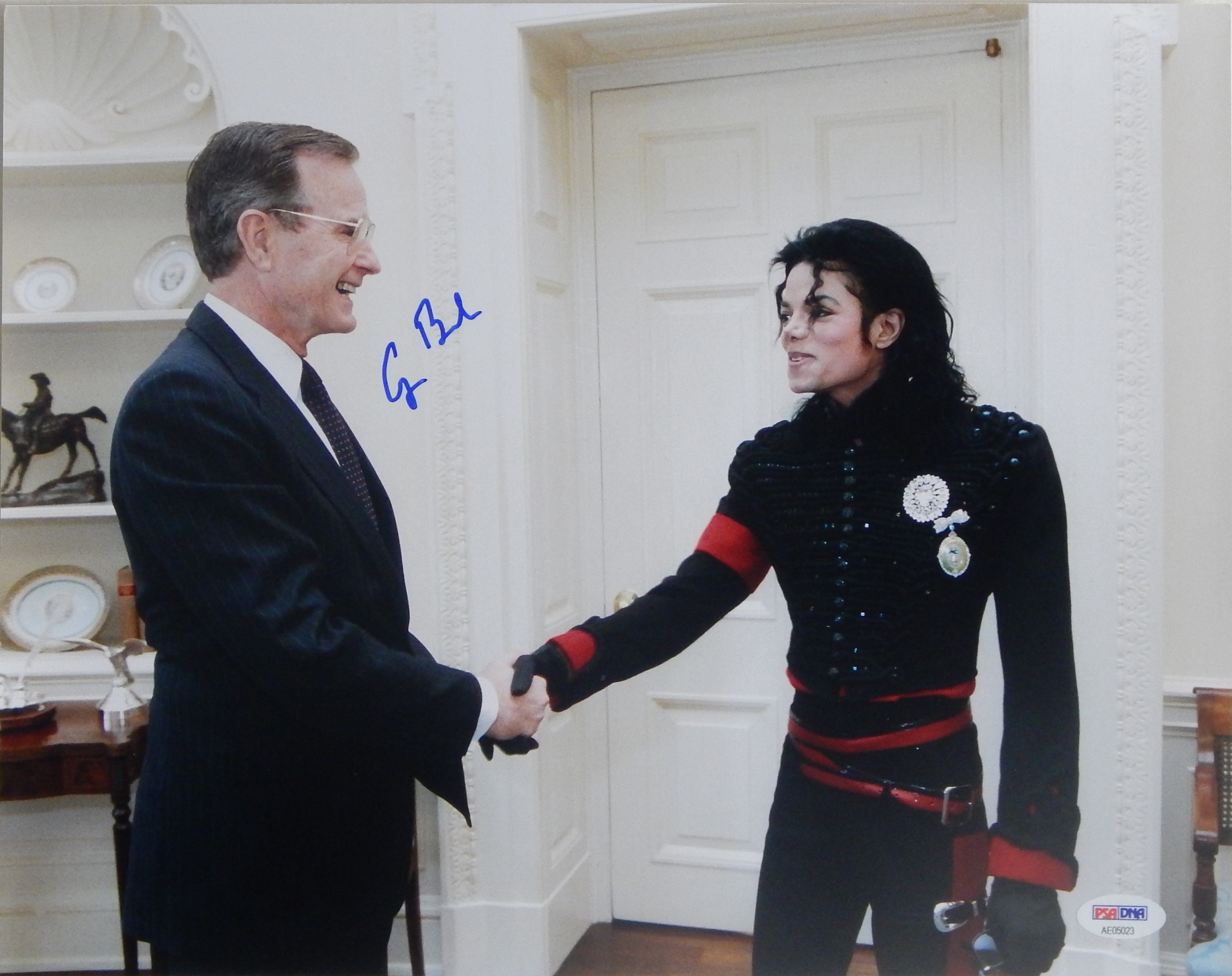 - President George HW Bush 16x20" Signed Photo Meeting Michael Jackson (PSA/DNA)