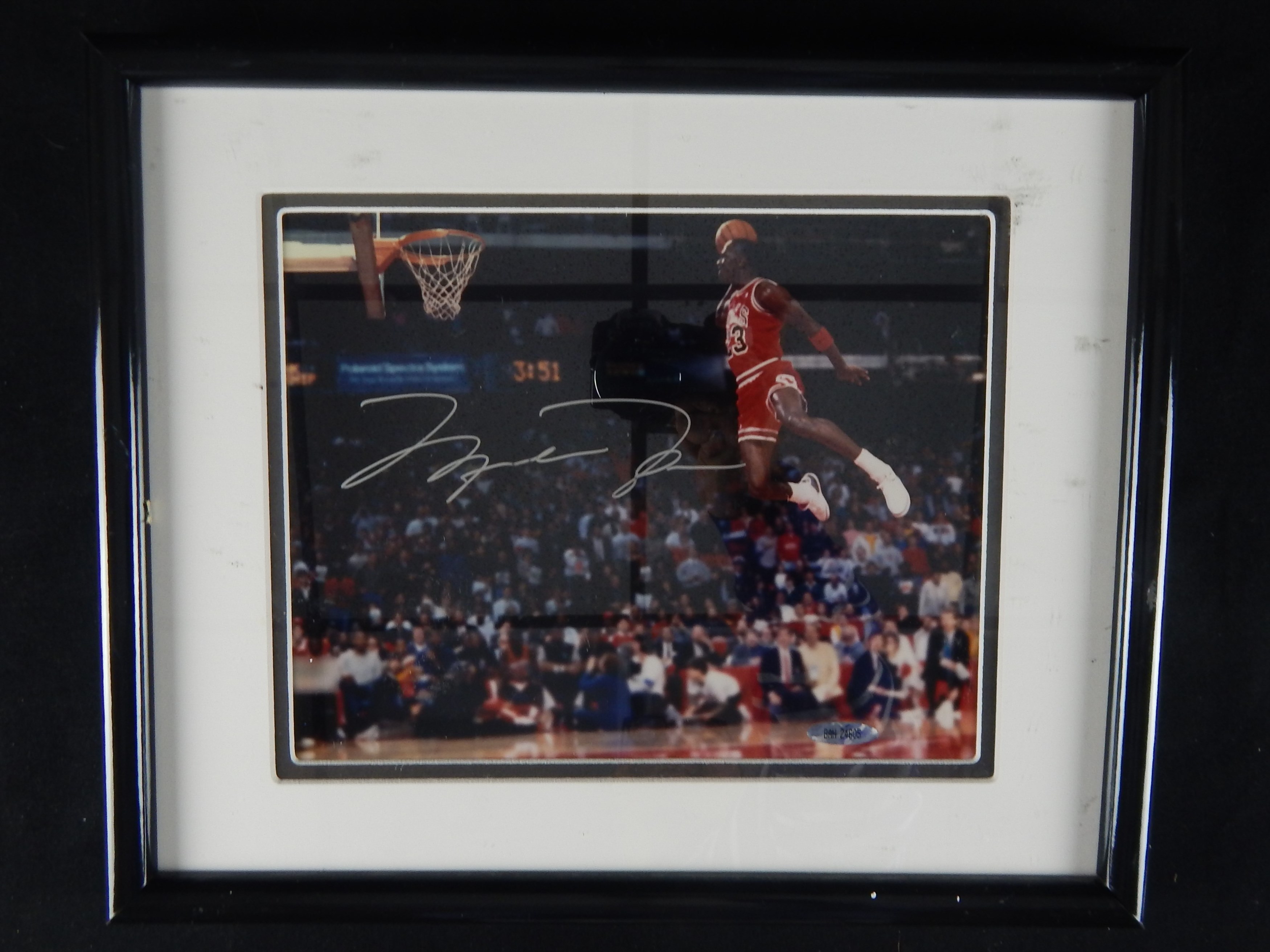 Basketball - Michael Jordan "Gatorade" Signed 8x10 in Original  Box (UDA)