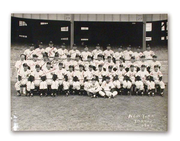 NY Yankees, Giants & Mets - 1949 New York Yankees Team Signed Photograph (10x13")