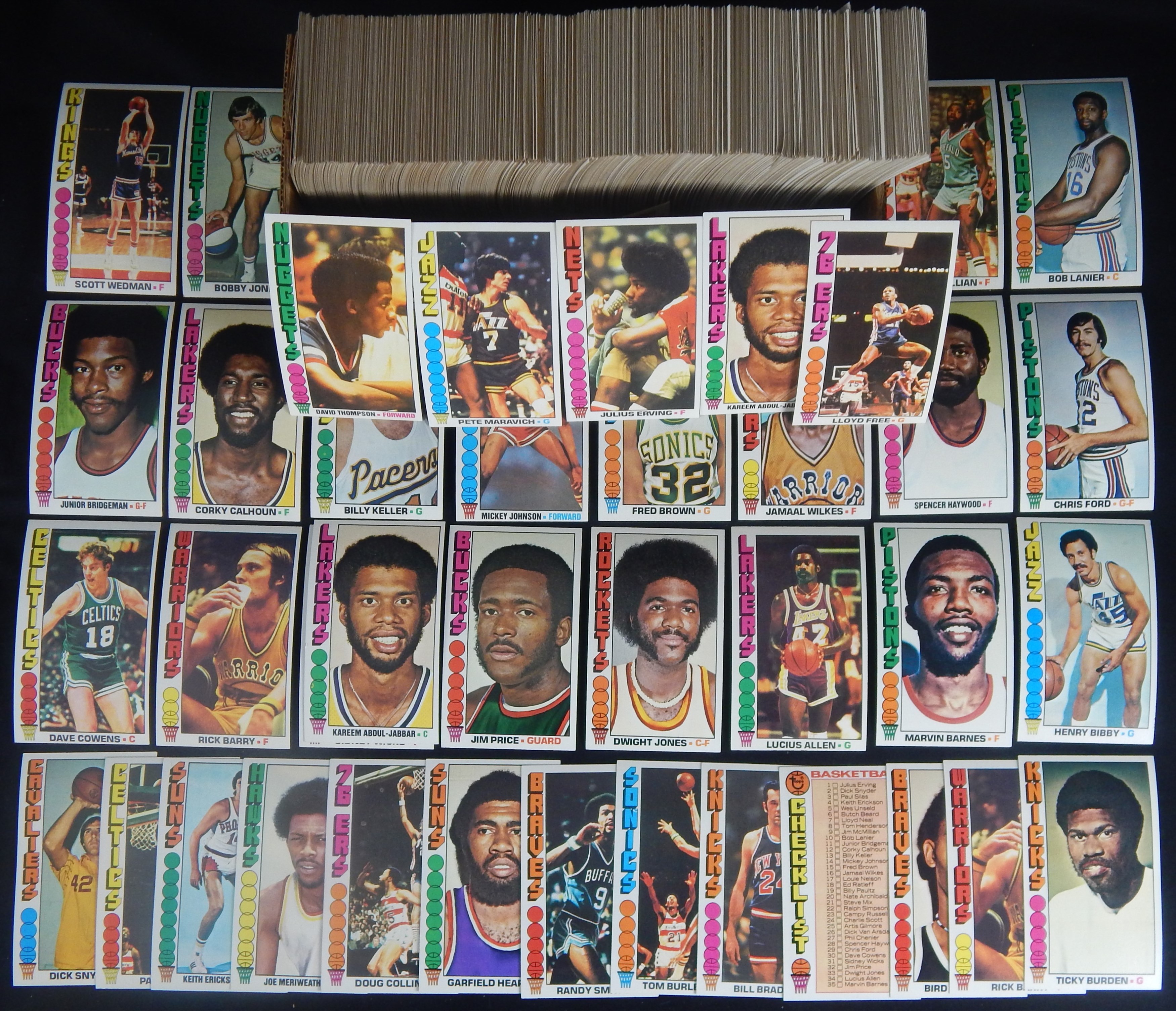 - 1976-77 Topps Basketball Lot w/Stars (appx 700 cards)