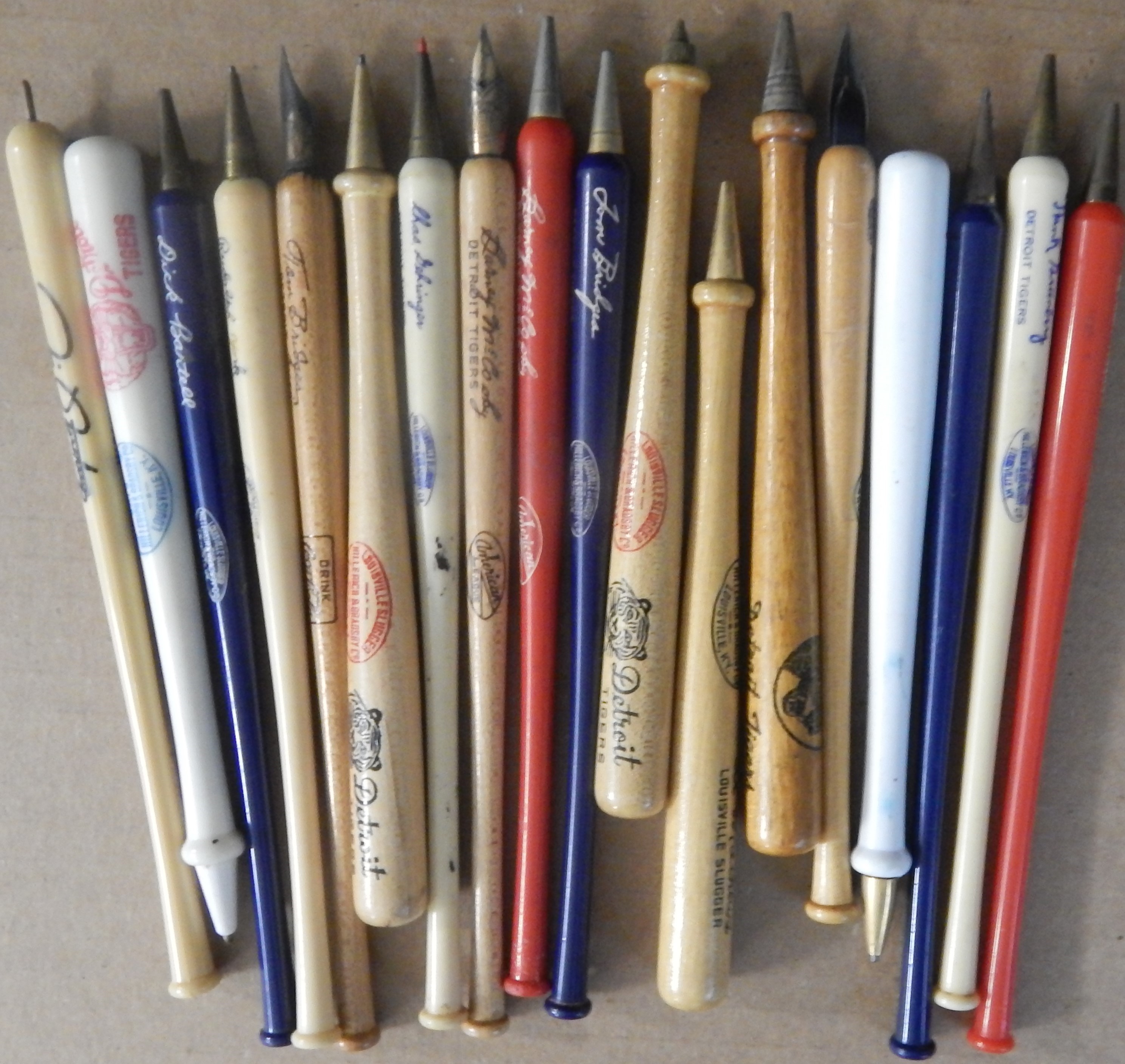 Baseball Memorabilia - 1930s- 60s Detroit Tigers Bat Pen & Pencils (18)