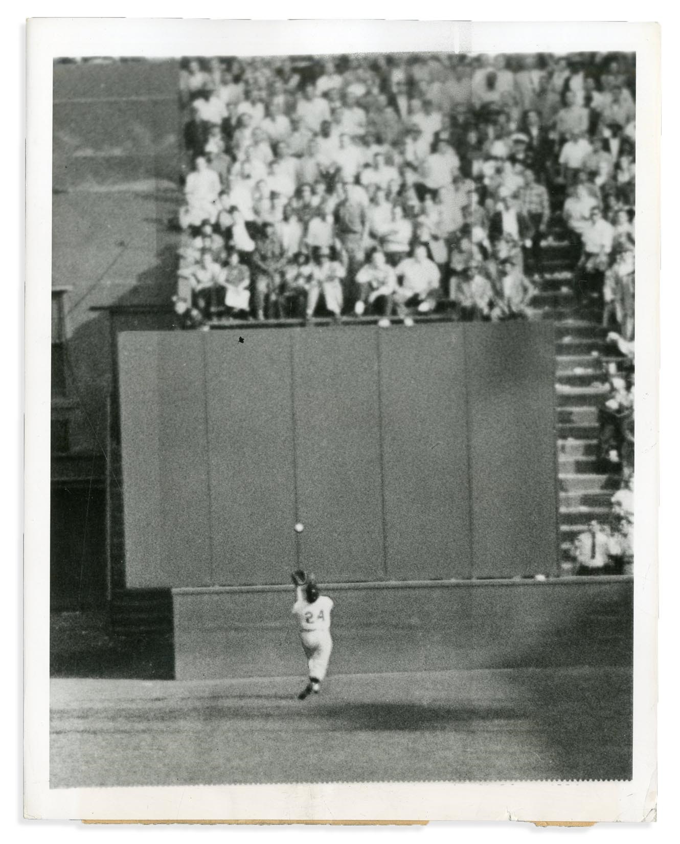 - The Definitive Willie Mays "The Catch" Photo (Type 1)