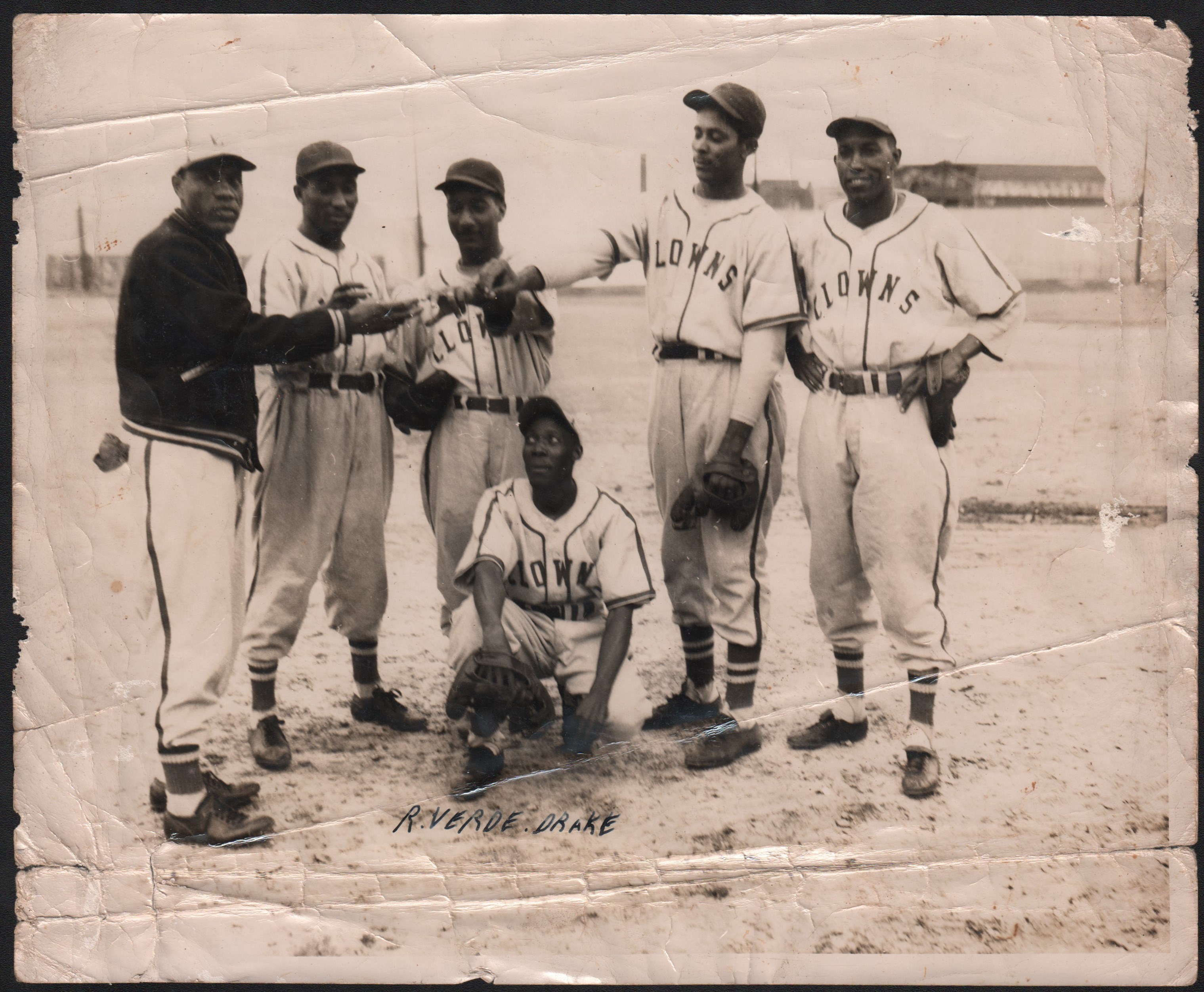 - 1947 Indianapolis Clowns Type I Negro League Photo w/Willie Wells & Verdes Drake