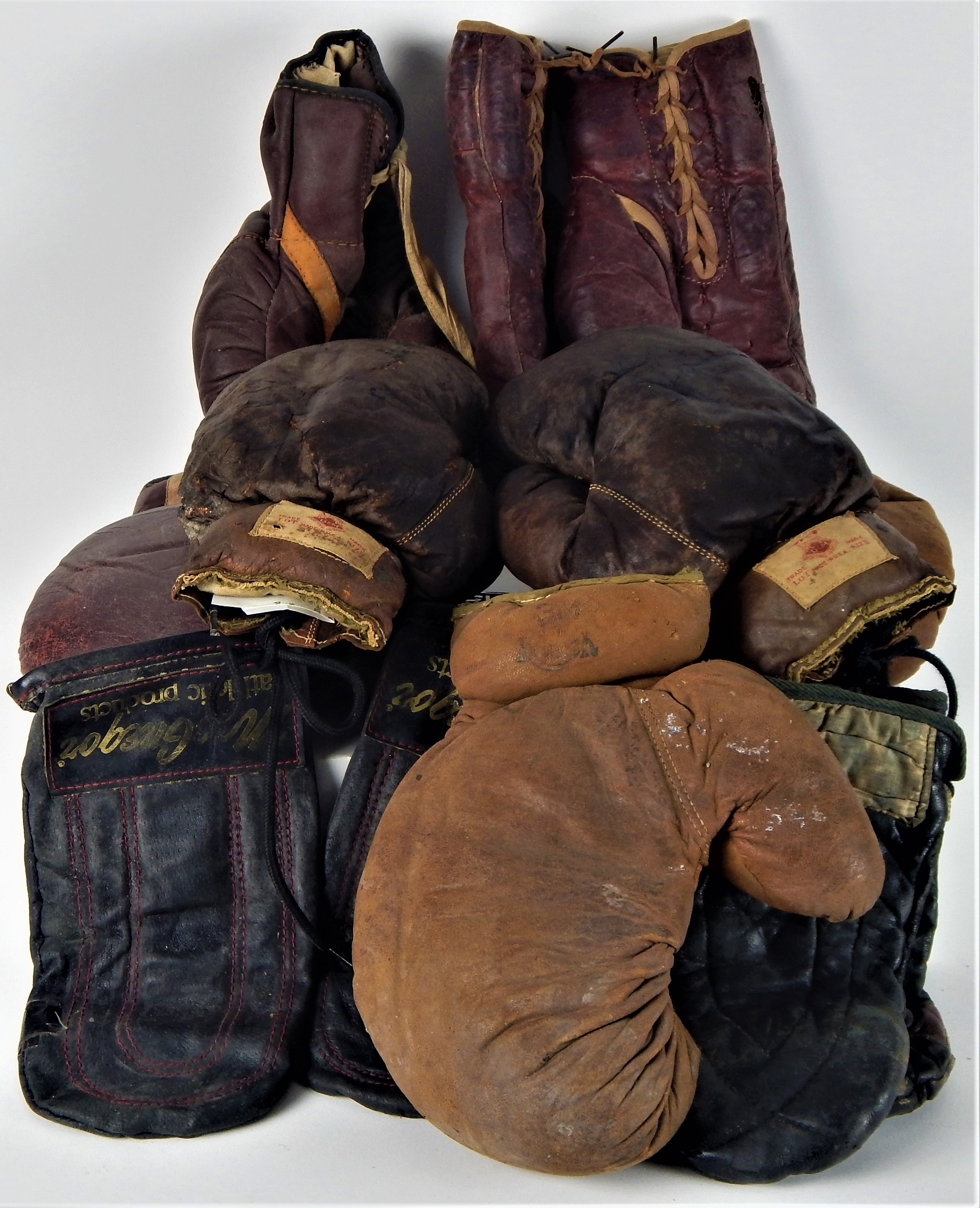 Memorabilia Boxing - Vintage Boxing Gloves (6 Pair)