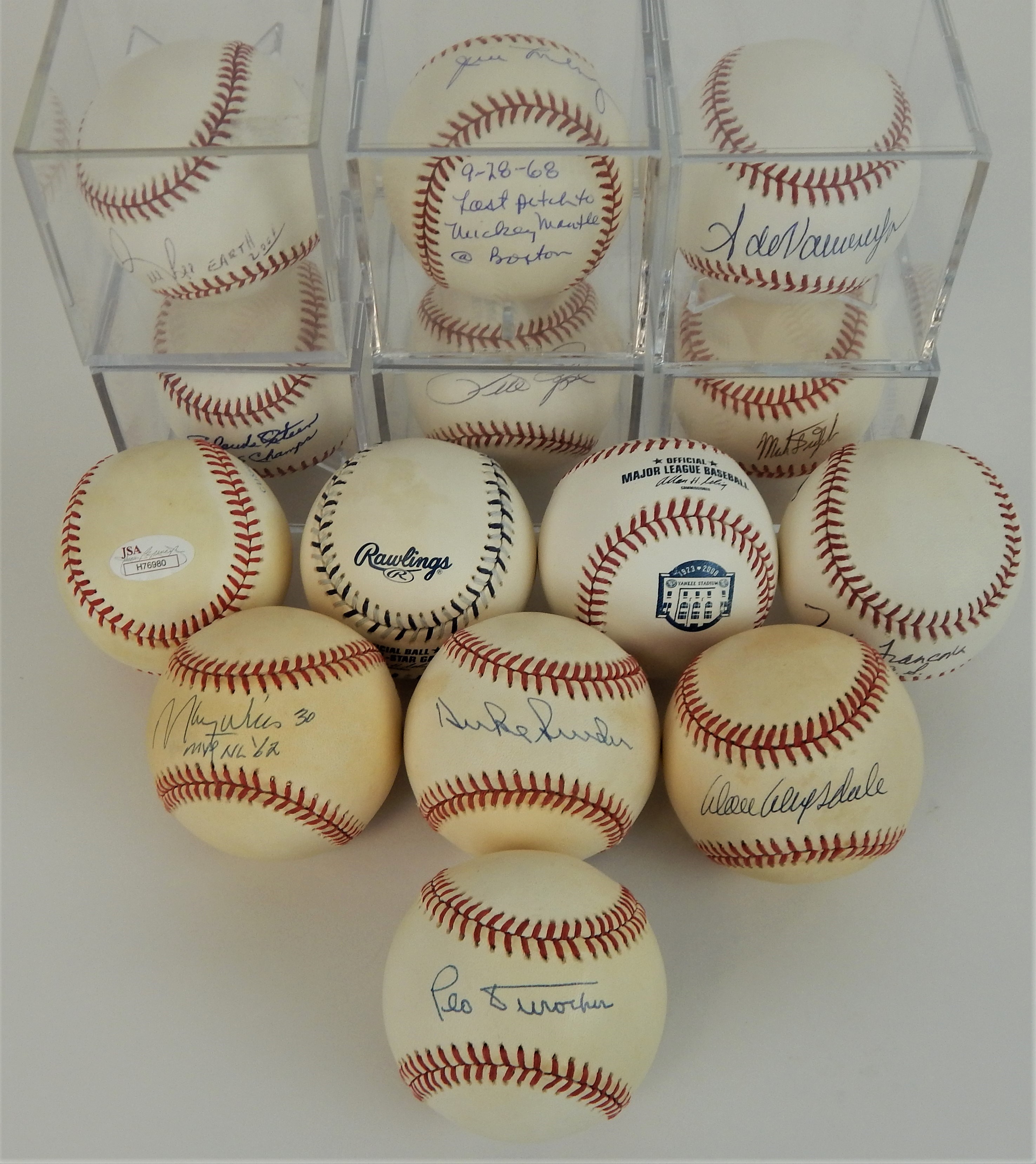 Baseball Autographs - Signed Baseball Collection featuring Drysdale, Snider, Durocher etc. (12)