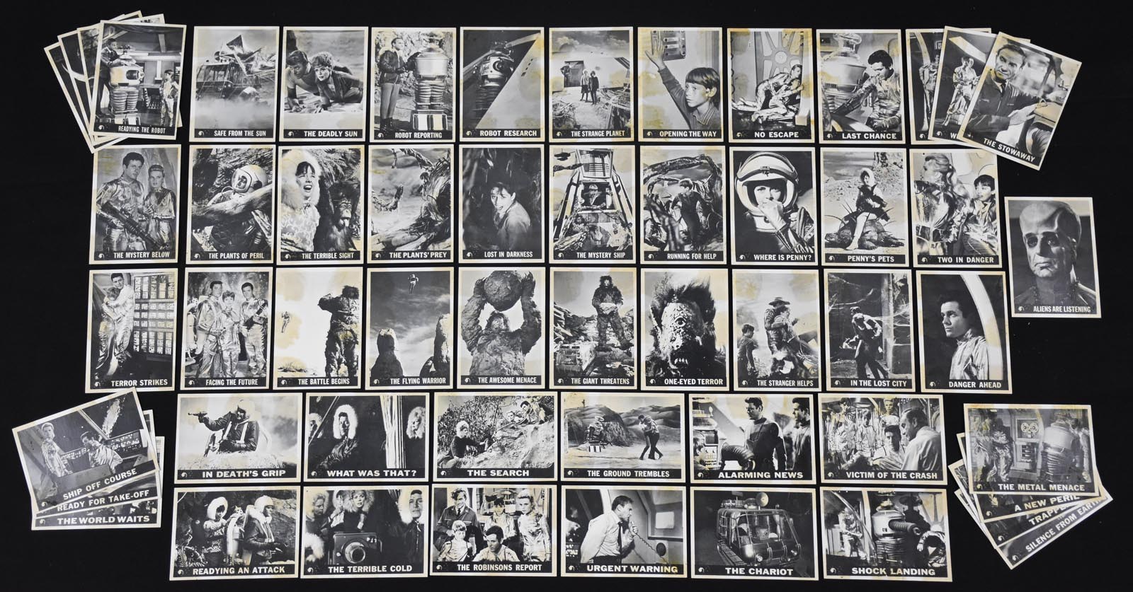 Non Sports Cards - 1966 Topps Lost In Space Complete Set from Fleer Archive