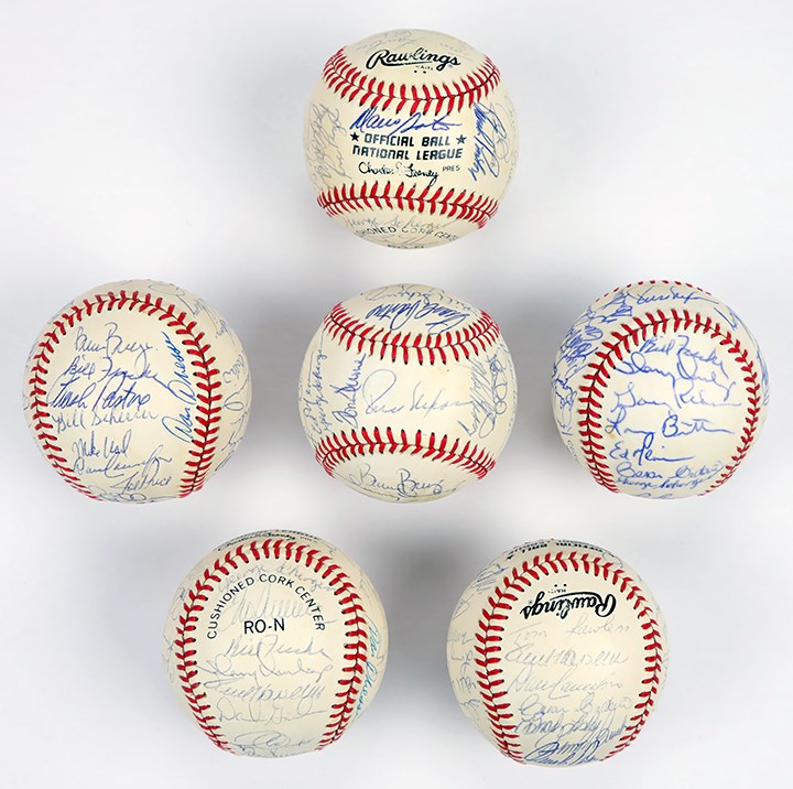 Baseball Autographs - (12) 1982 Cincinnati Reds Team Signed Balls From Bernie Stowe Collection