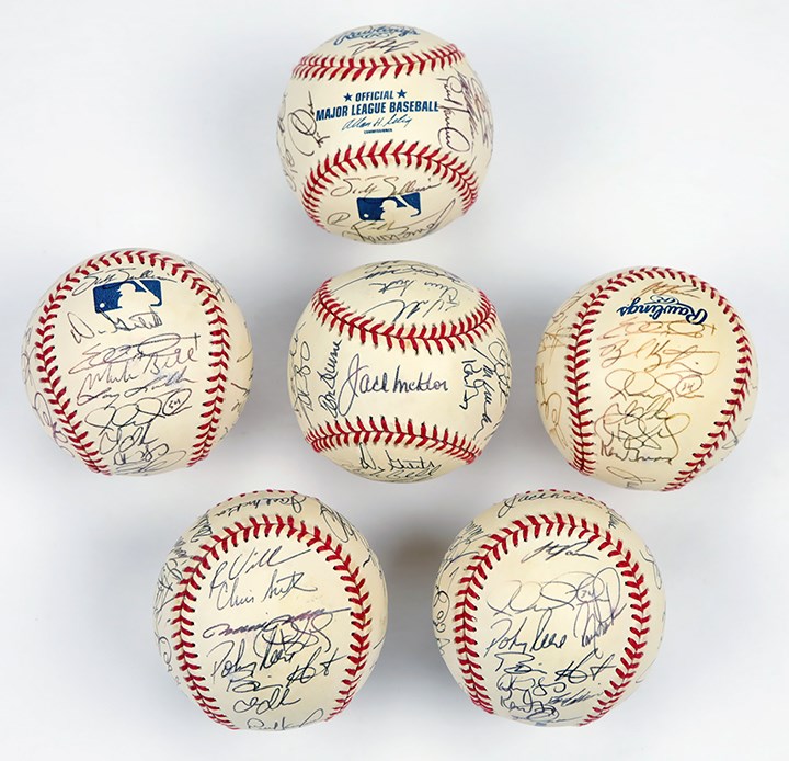 Baseball Autographs - (11) 2000 Cincinnati Reds Team Signed Balls From Bernie Stowe Collection
