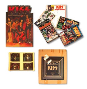 KISS - KISS Coat Rack, Colourforms Toys, Autographed CD And Key Chain Display (7)
