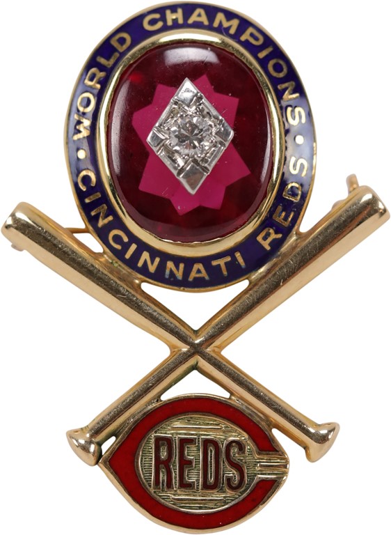 Pete Rose & Cincinnati Reds - 1940 World Champion Cincinnati Reds Gold & Diamond Pin