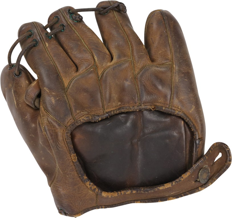 - Lefty Gomez Game Used Glove