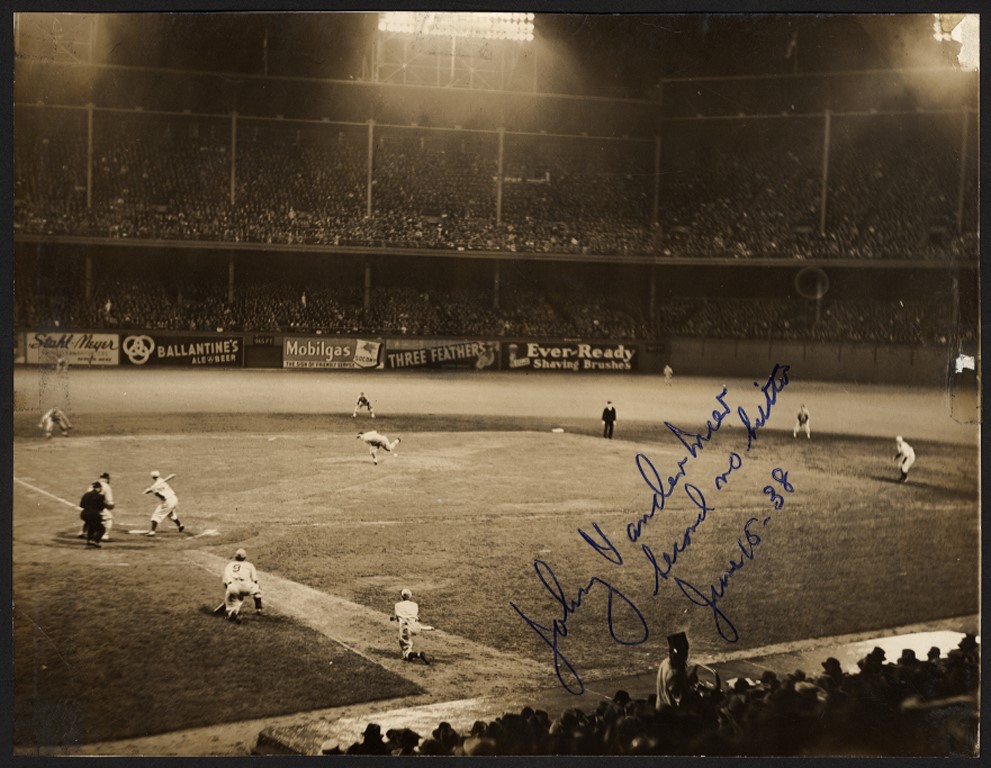 Baseball Autographs - 1938 Johnny Vander Meer Second No Hitter Type 1 Photo Vintage Signed (PSA)