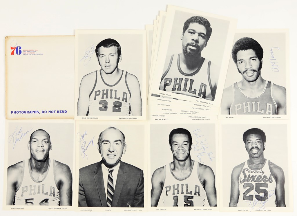 Basketball - 1970-71 Philadelphia 76ers Team Photo Pack with (6) Signed